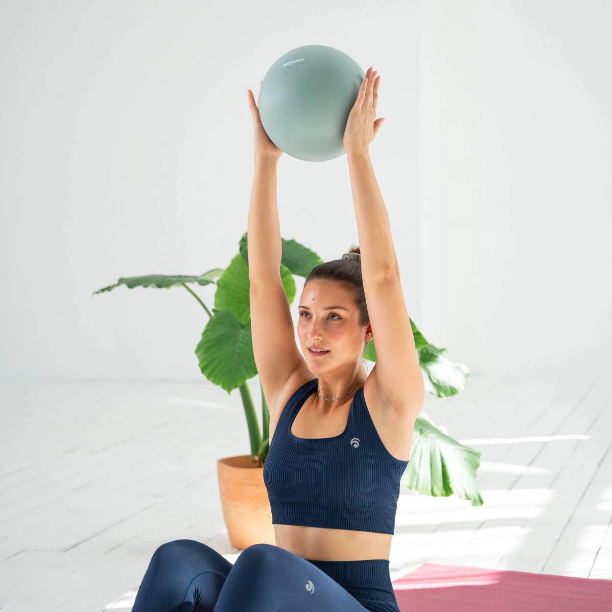 Pilatesball 20 cm - aus Silikon, inkl. Ballpumpe – Matcha | B-Ware - - Outlet von NEOLYMP | Fitnessequipment und Sportartikel